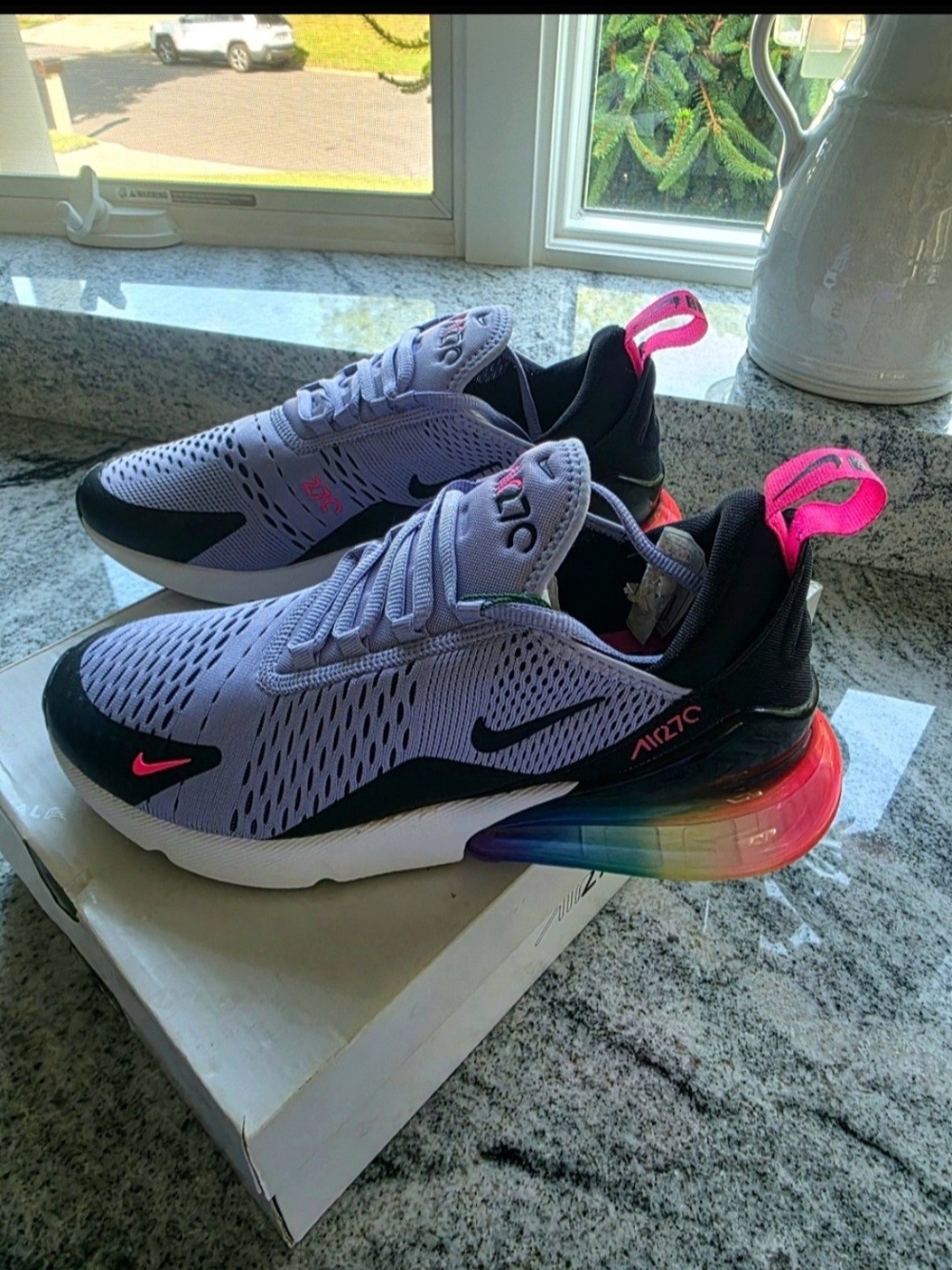 NEW
NIKE AIR MAX 270 BETRUE